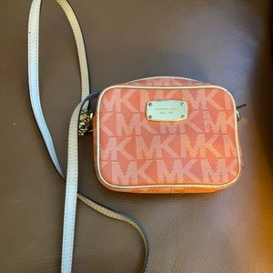 *authentic* Michael Kors side bag